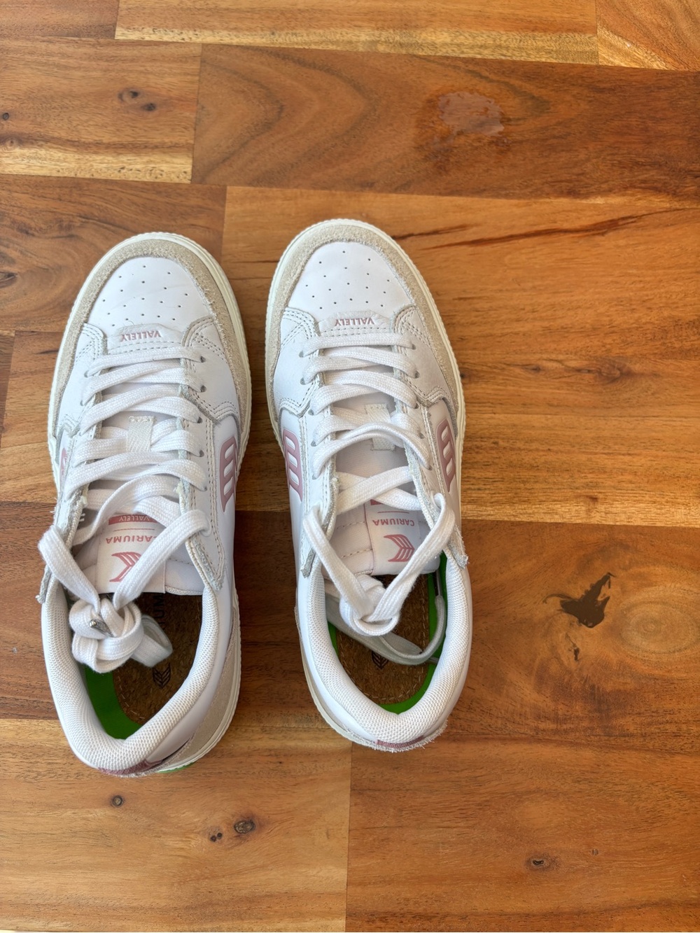 Cariuma Vallely White Pink Suede Trim Low Top Lace Up Sneakers - Size 7.5